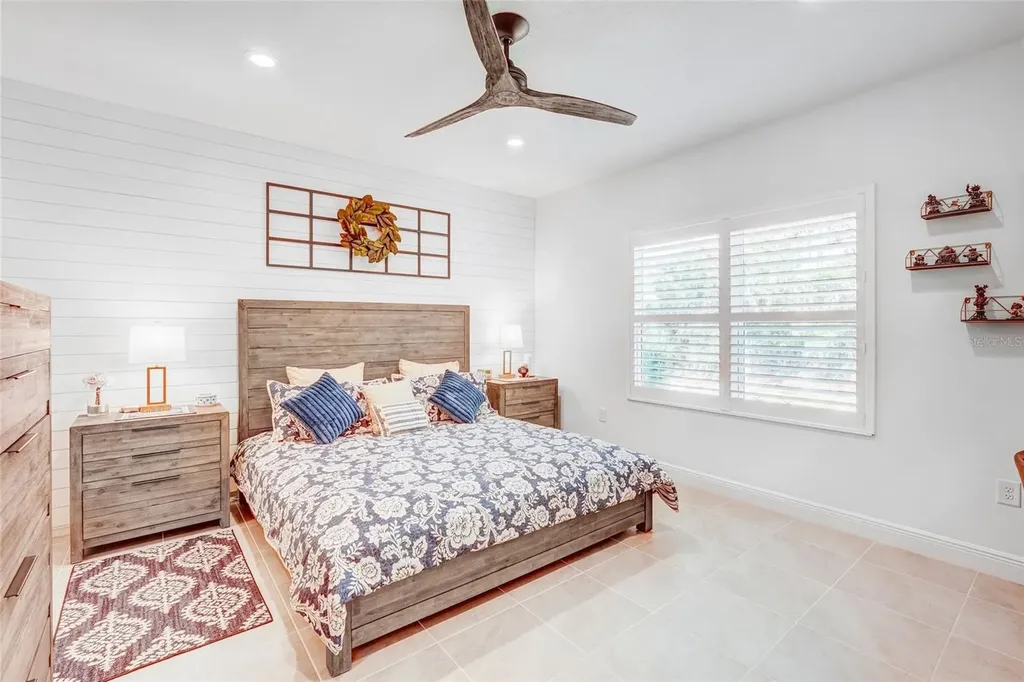 10233 Lake Wales Circle Sarasota FL 34241