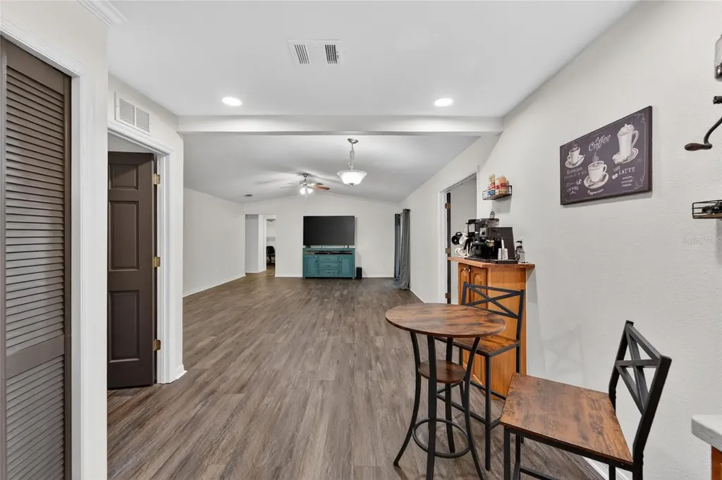 903 Old Darby Street Seffner FL 33584