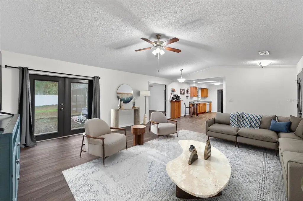 903 Old Darby Street Seffner FL 33584