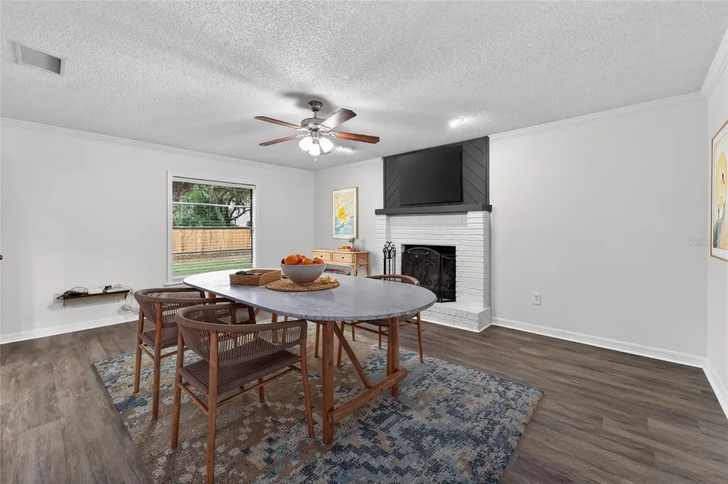 903 Old Darby Street Seffner FL 33584