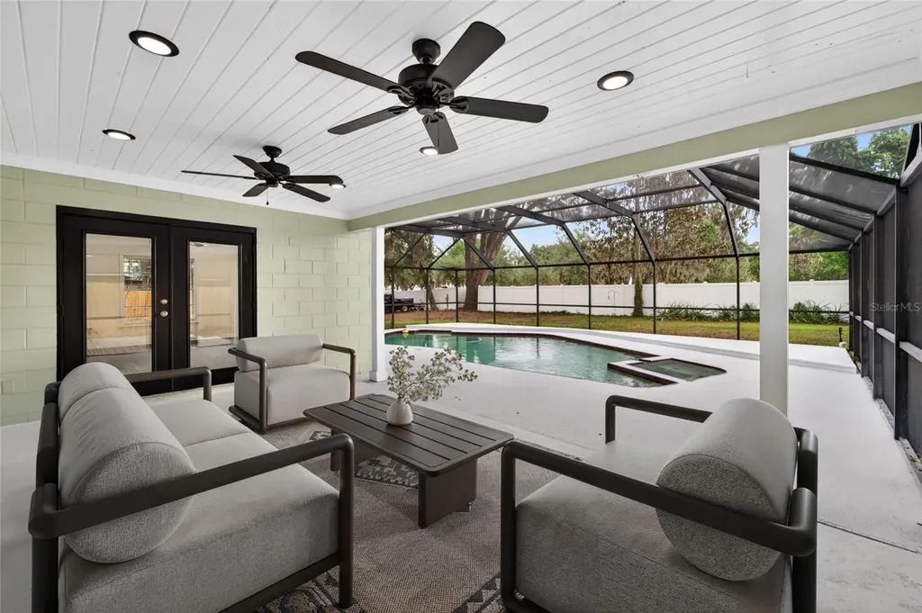 903 Old Darby Street Seffner FL 33584