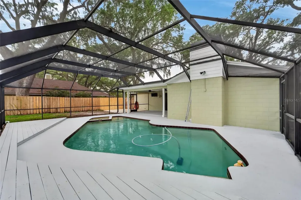 903 Old Darby Street Seffner FL 33584