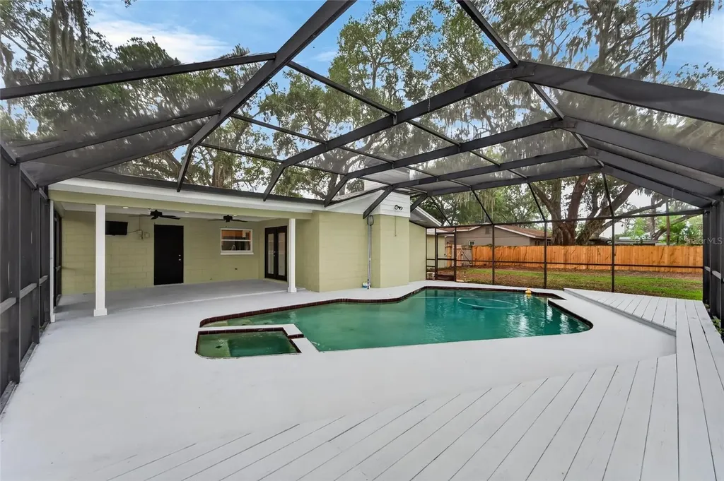 903 Old Darby Street Seffner FL 33584