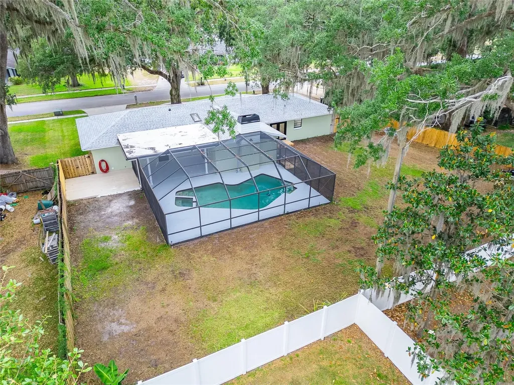 903 Old Darby Street Seffner FL 33584