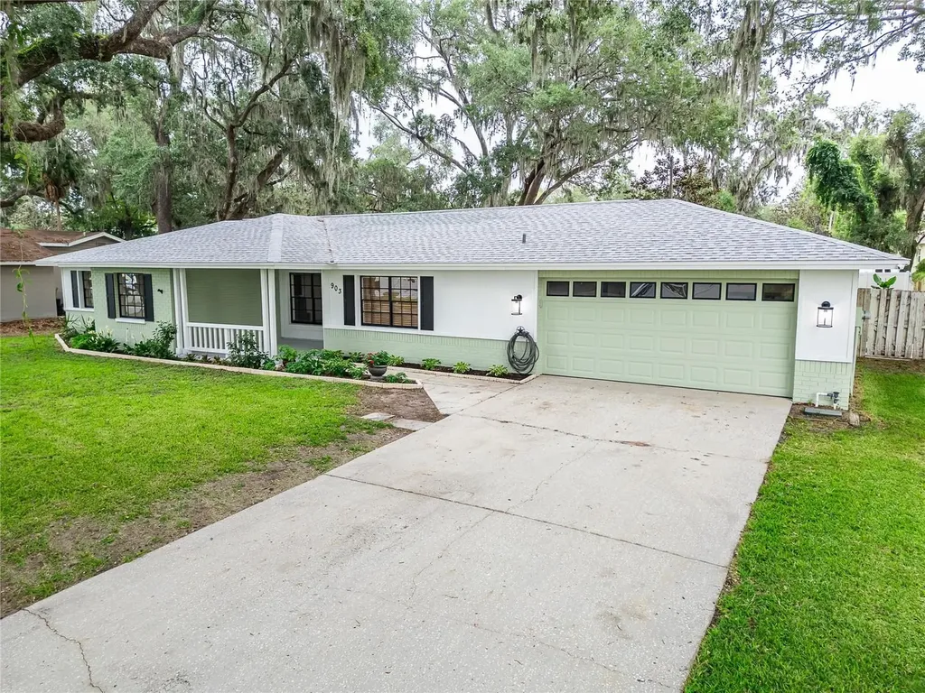 903 Old Darby Street Seffner FL 33584