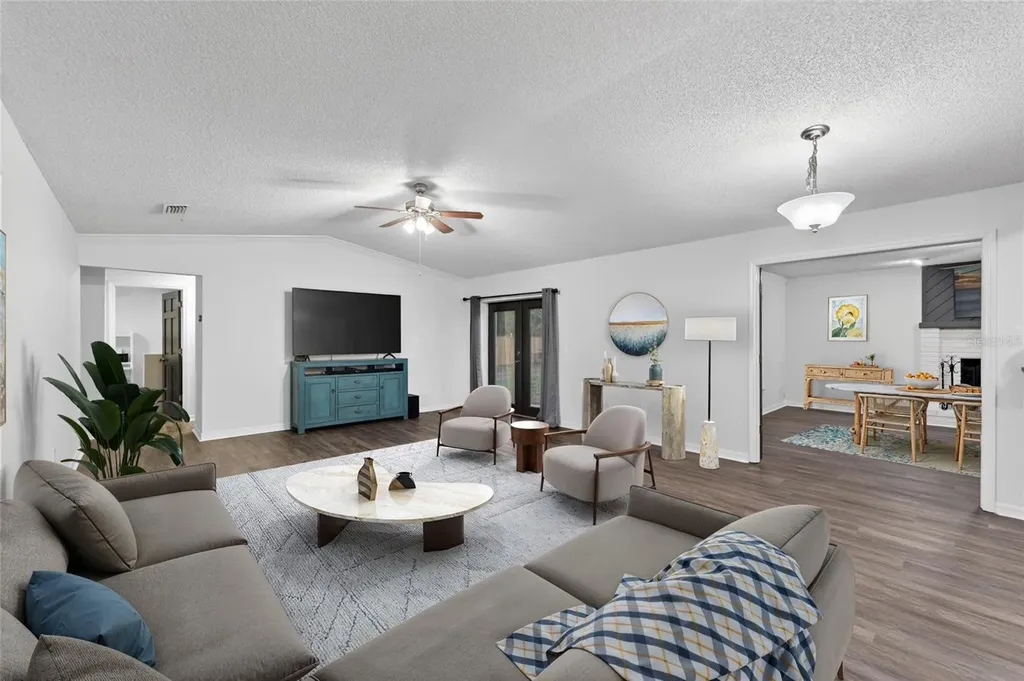 903 Old Darby Street Seffner FL 33584