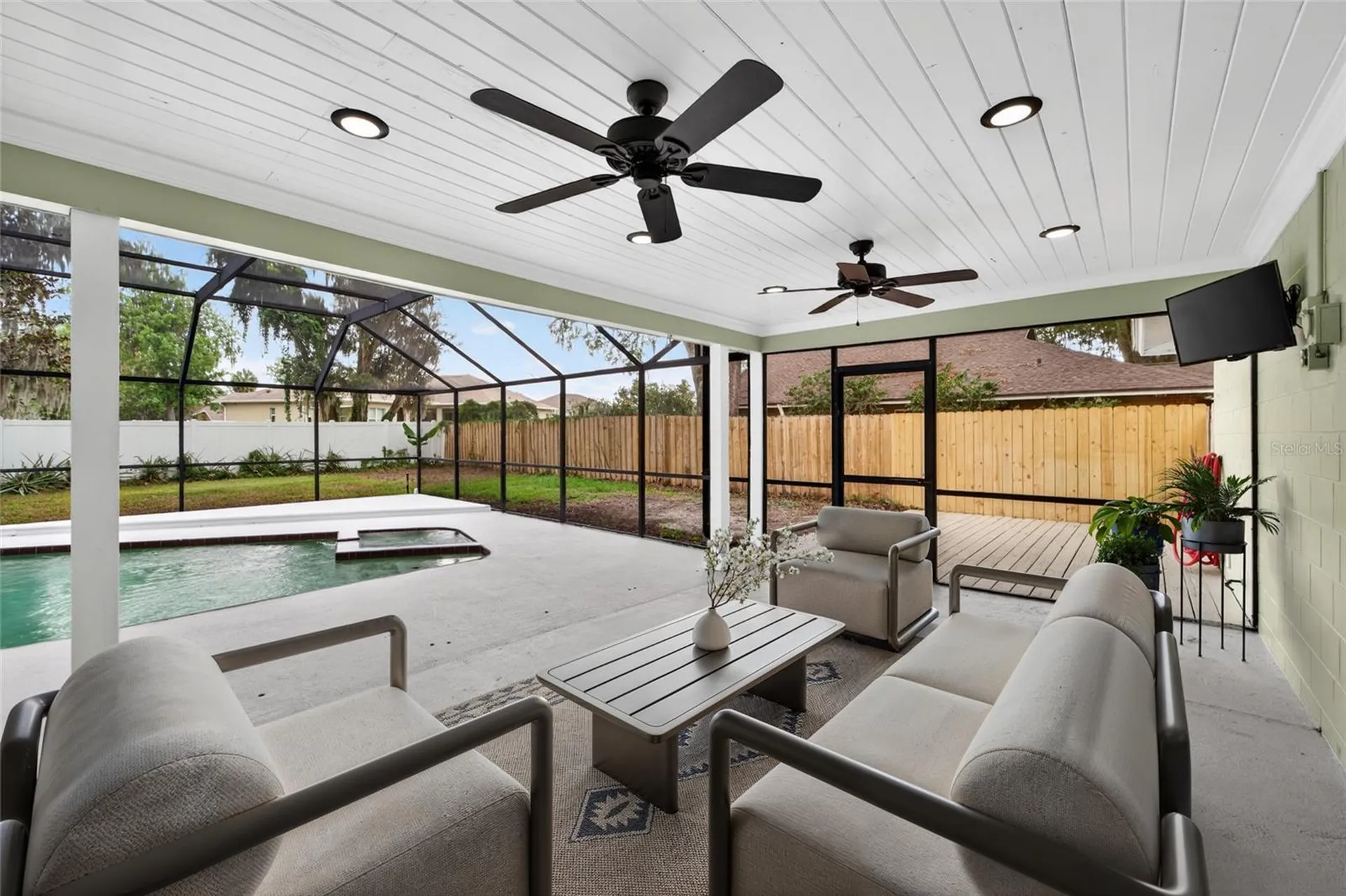 903 Old Darby Street Seffner FL 33584