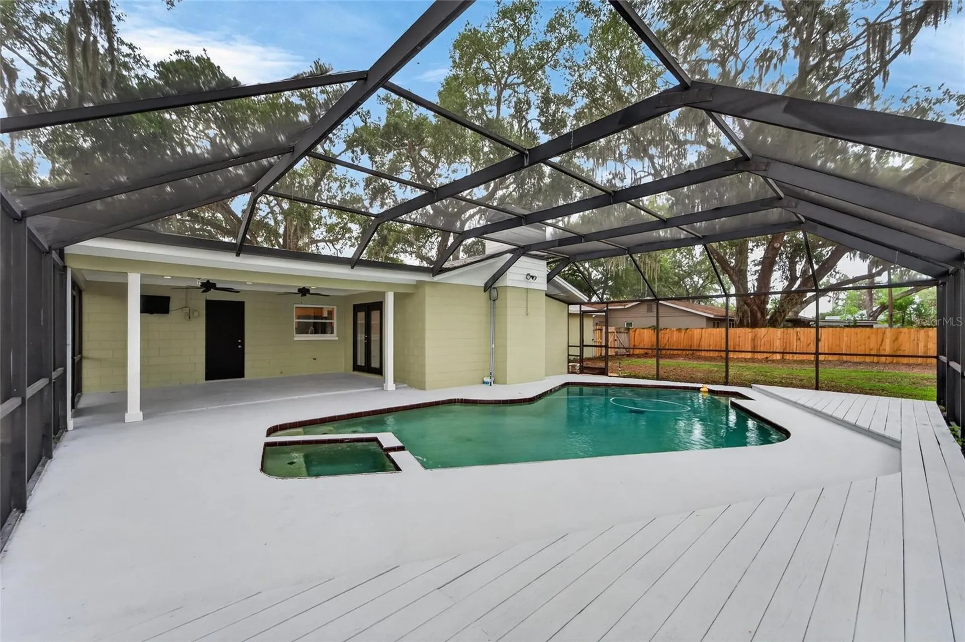 903 Old Darby Street Seffner FL 33584