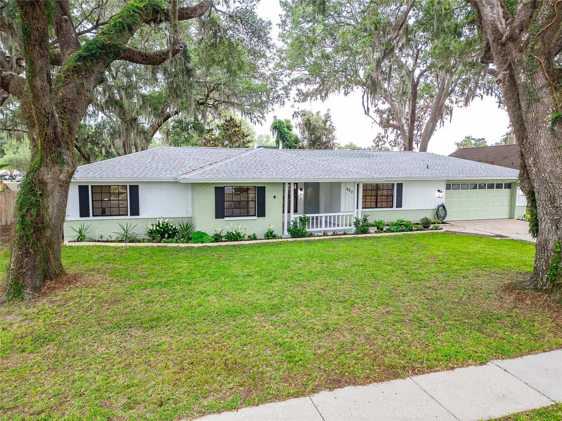 903 Old Darby Street Seffner FL 33584