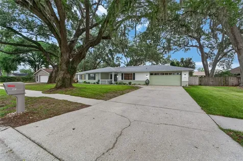 903 Old Darby Street Seffner FL 33584