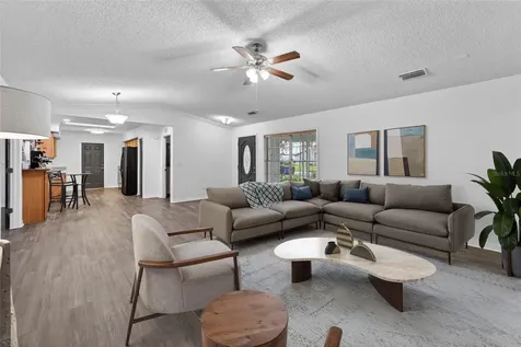 903 Old Darby Street Seffner FL 33584