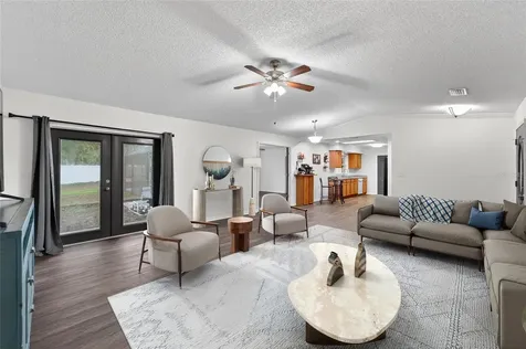 903 Old Darby Street Seffner FL 33584