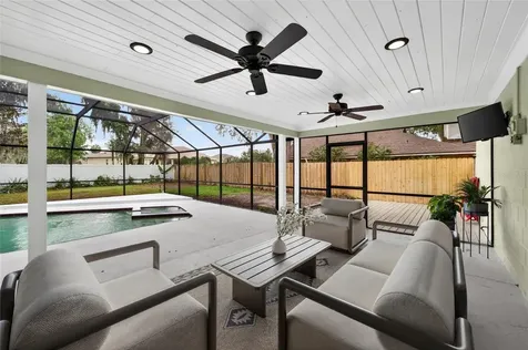 903 Old Darby Street Seffner FL 33584