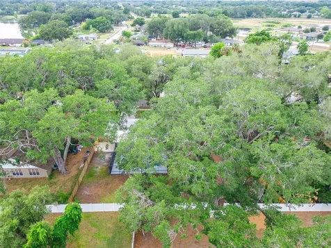 903 Old Darby Street Seffner FL 33584