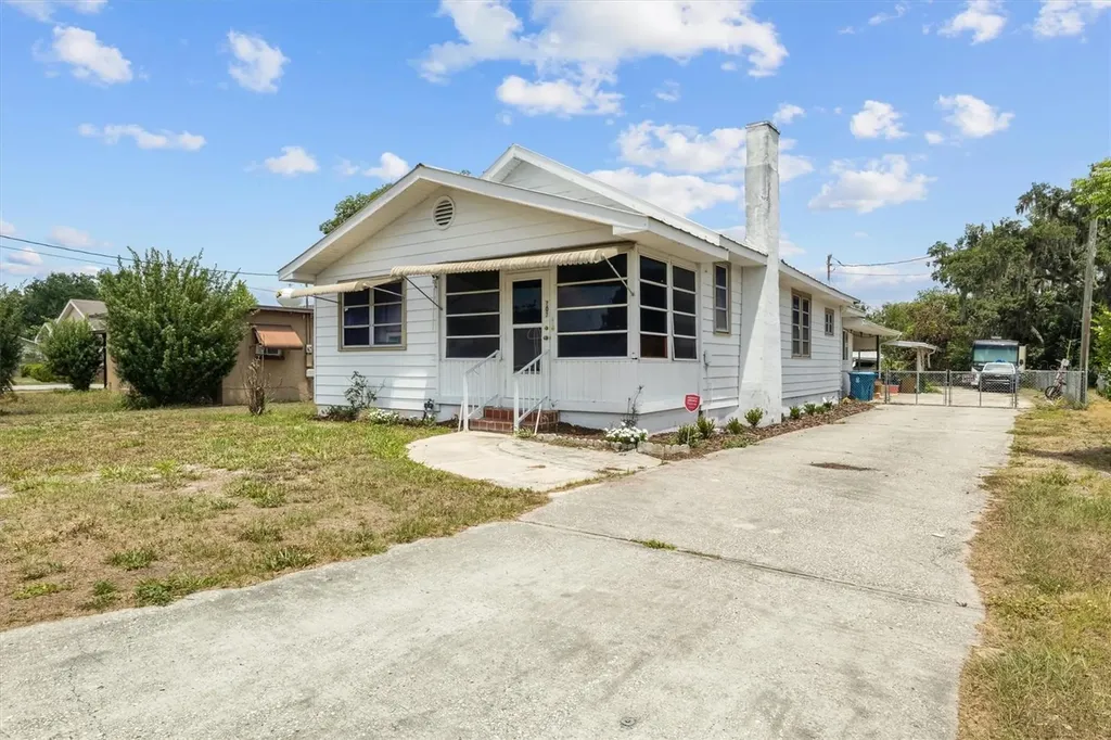 207 S Perry Avenue Fort Meade FL 33841