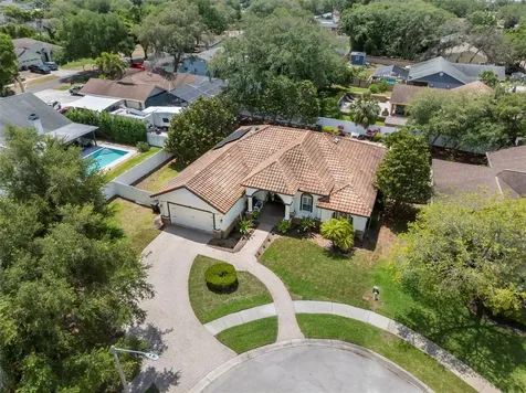 1502 River Court Tarpon Springs FL 34689