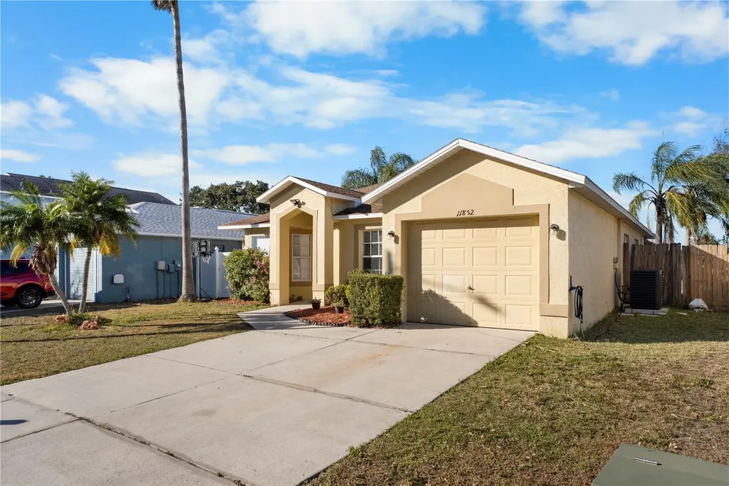 11852 Lark Song Loop Riverview FL 33579