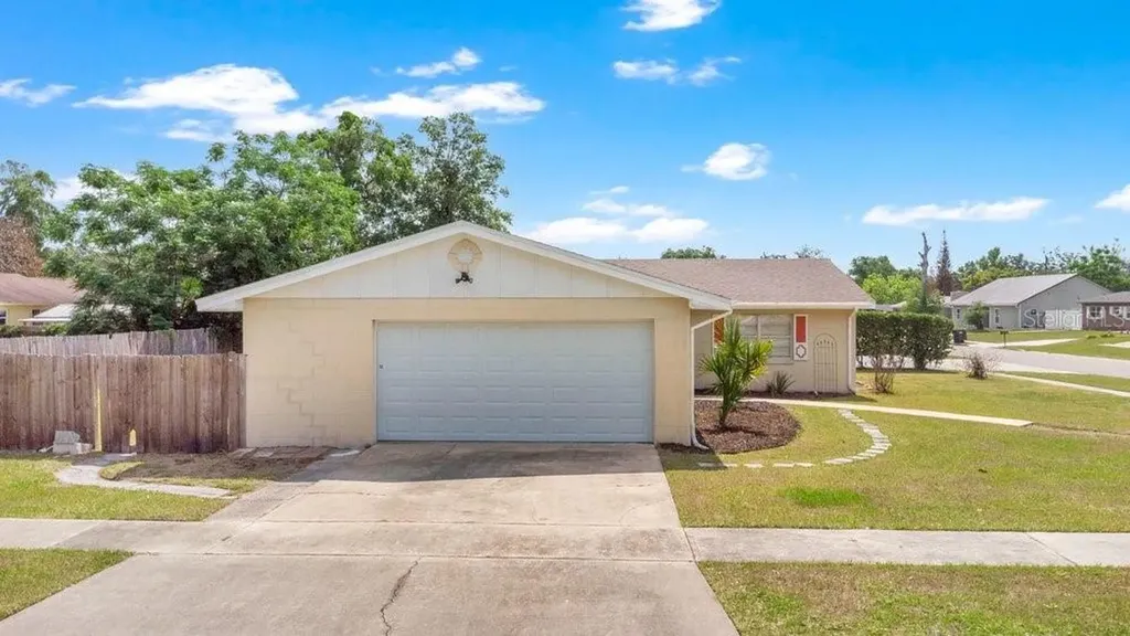 5827 Flori Lane Orlando FL 32808