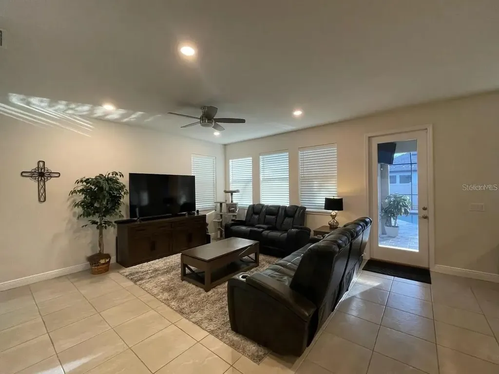 1438 N River Circle Tarpon Springs FL 34689