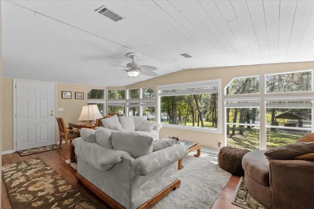 9859 NW 38th Terrace Branford FL 32008