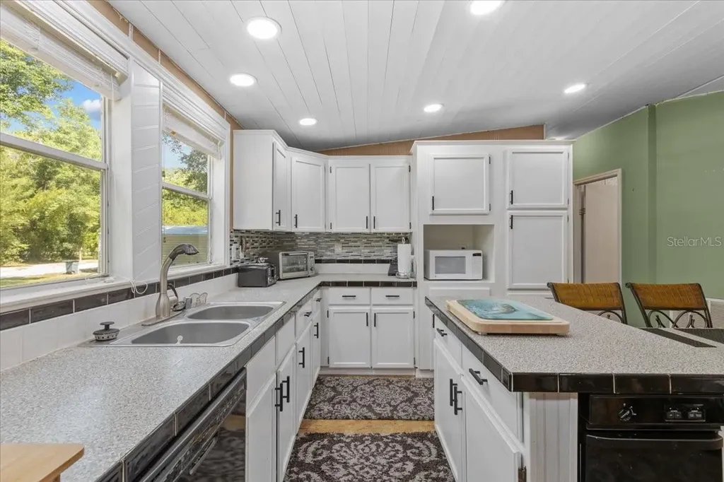 9859 NW 38th Terrace Branford FL 32008