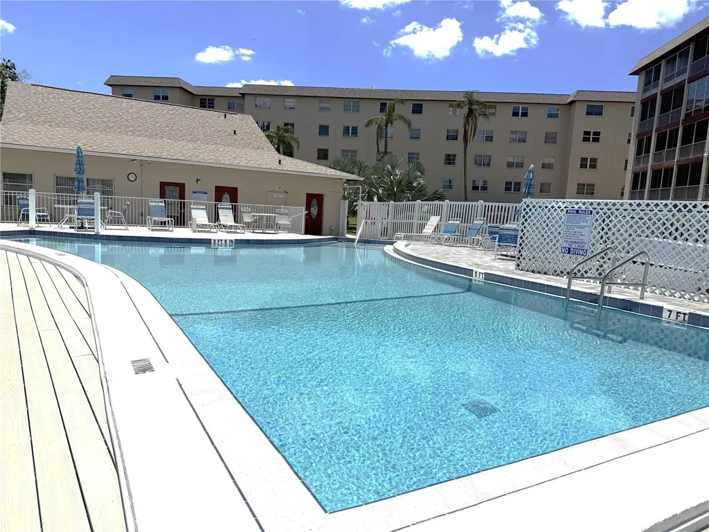 3915 Lake Bayshore Drive Bradenton FL 34205