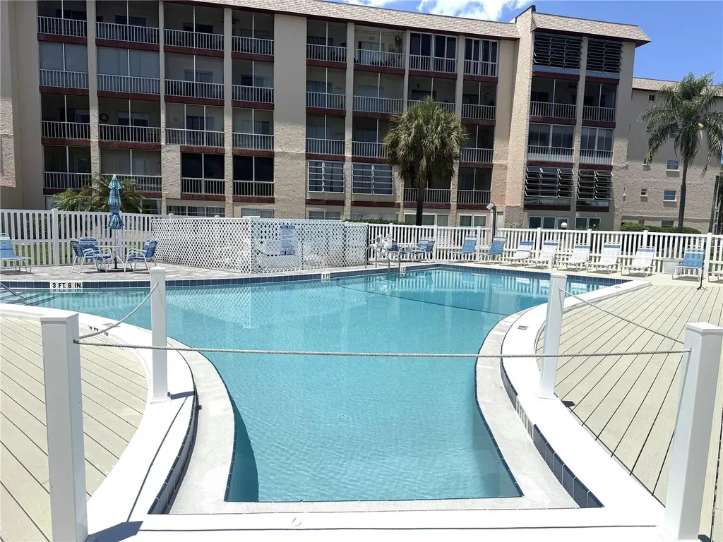 3915 Lake Bayshore Drive Bradenton FL 34205