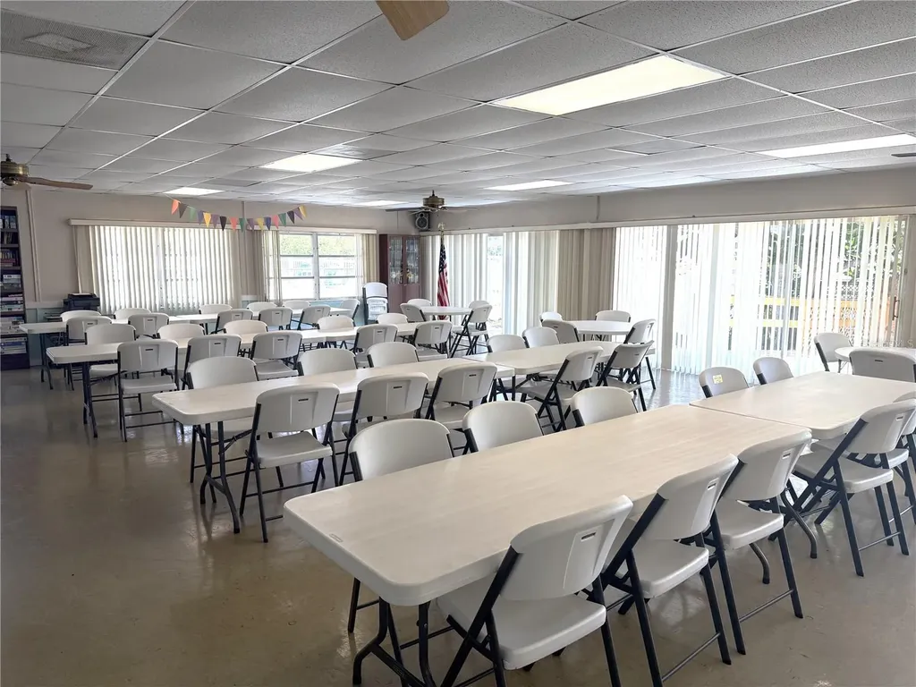 3915 Lake Bayshore Drive Bradenton FL 34205