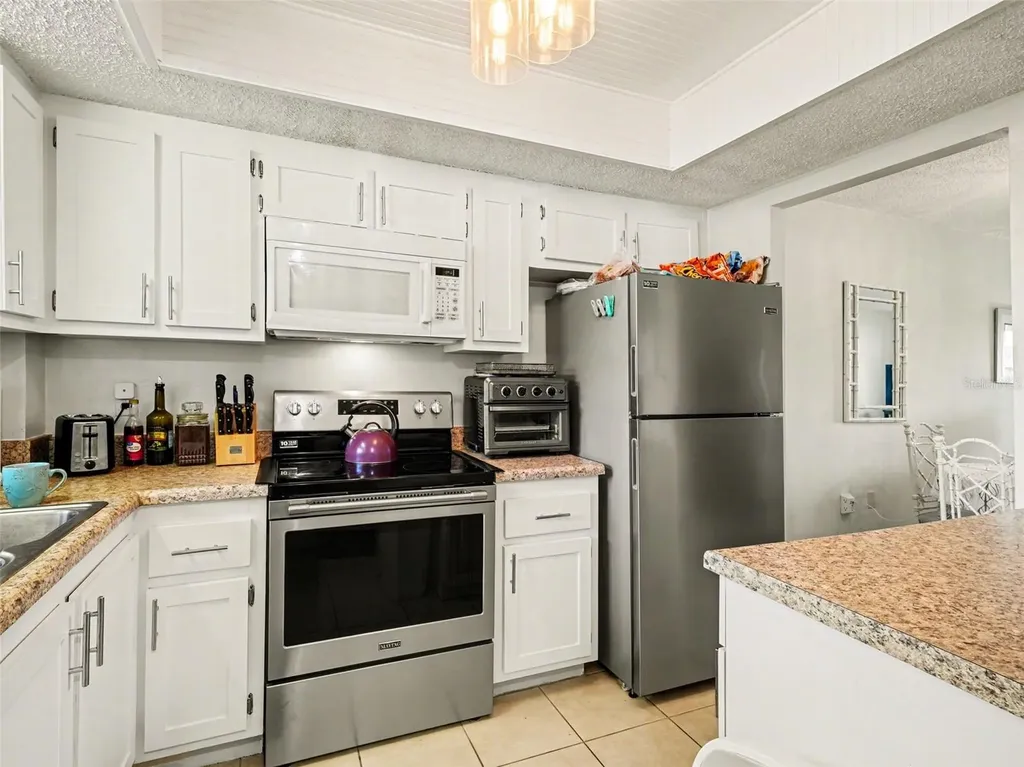 3915 Lake Bayshore Drive Bradenton FL 34205