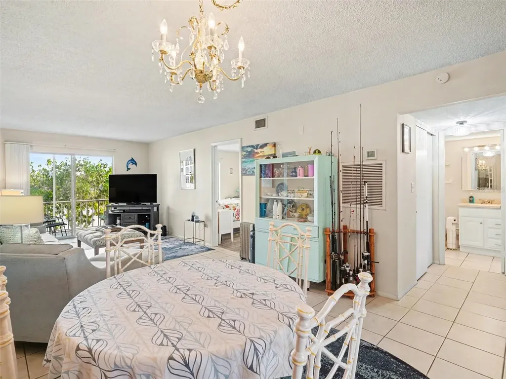 3915 Lake Bayshore Drive Bradenton FL 34205