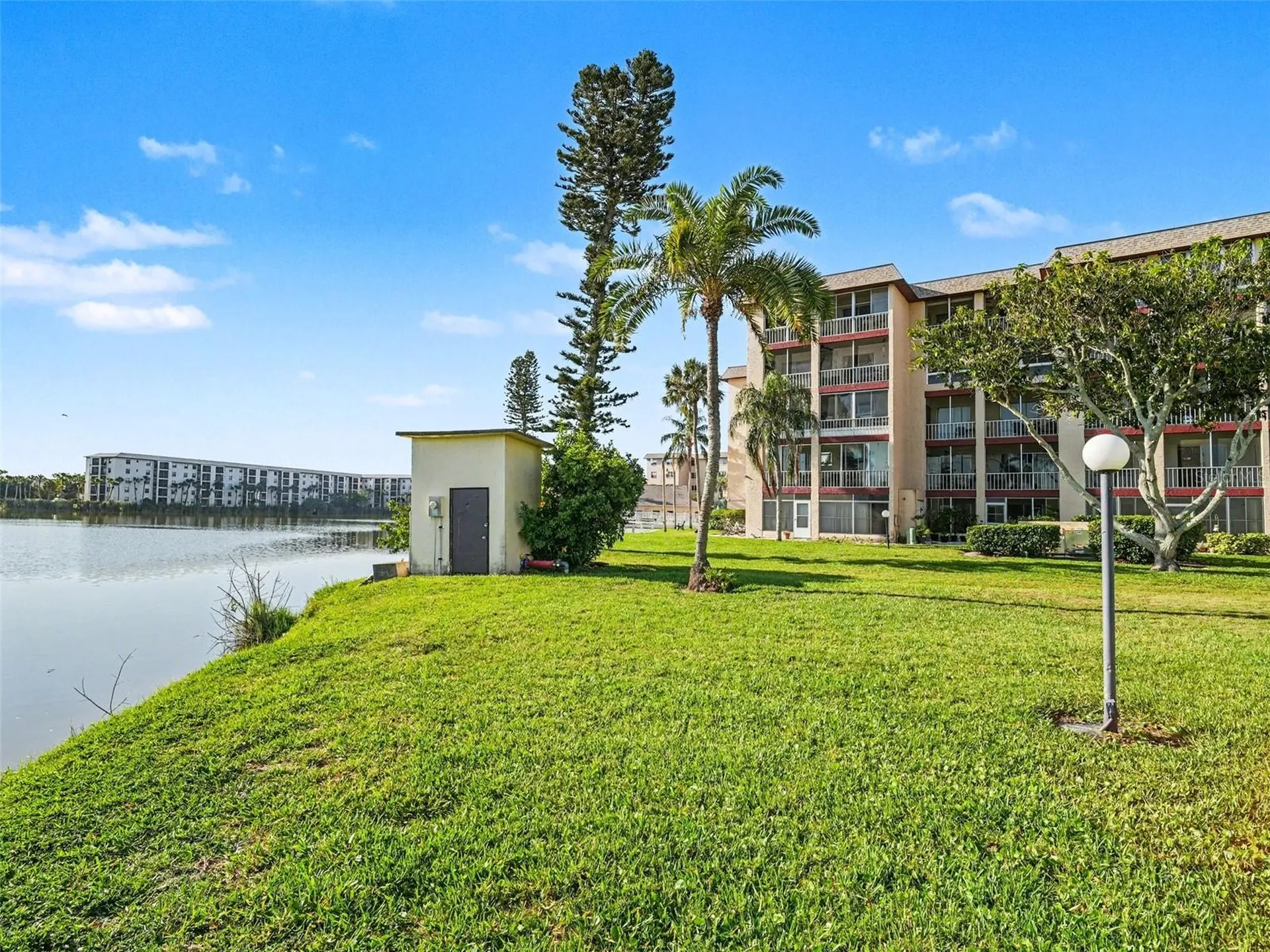 3915 Lake Bayshore Drive Bradenton FL 34205