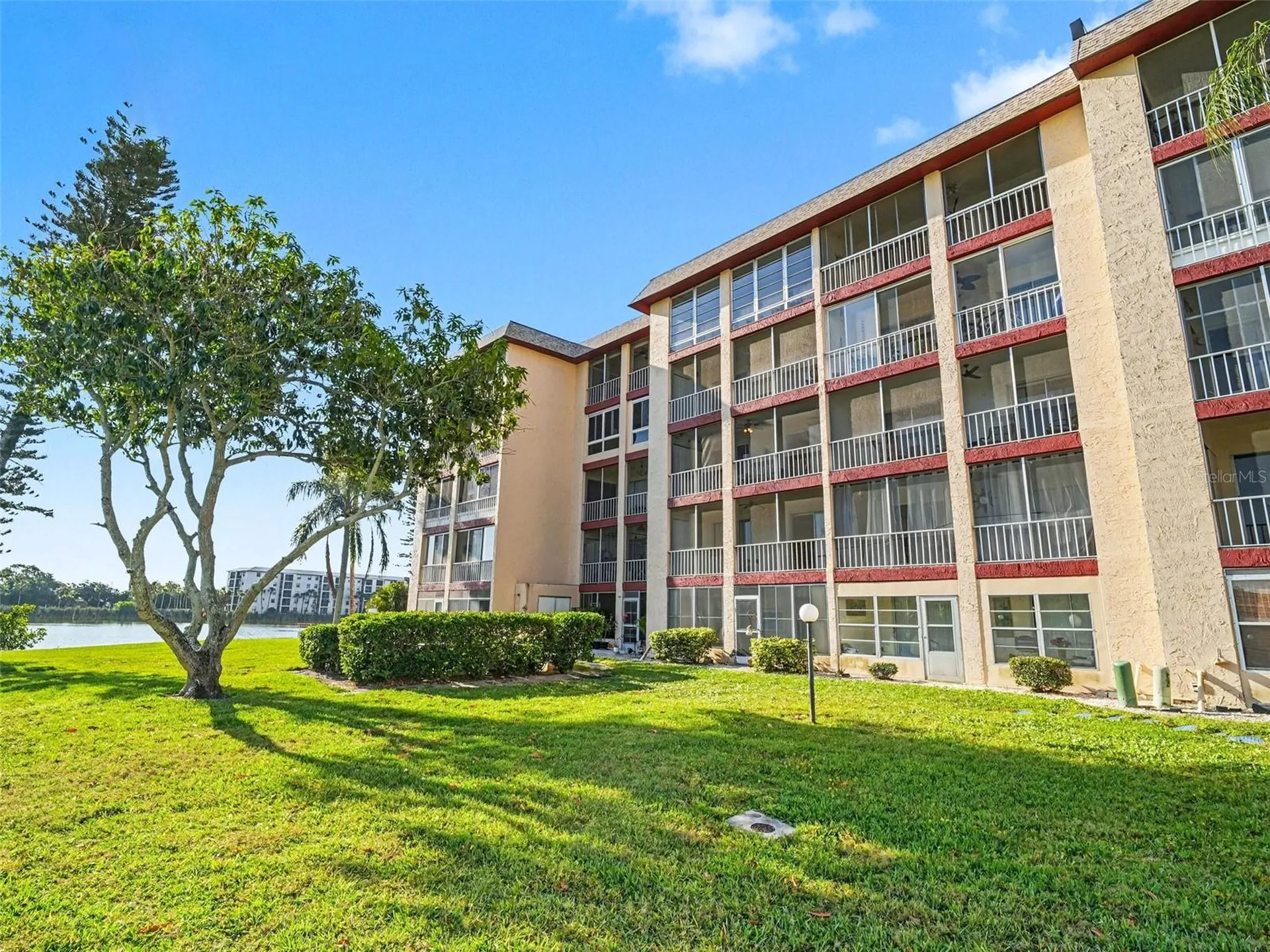 3915 Lake Bayshore Drive Bradenton FL 34205