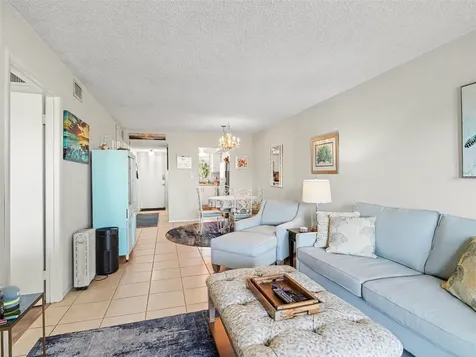 3915 Lake Bayshore Drive Bradenton FL 34205