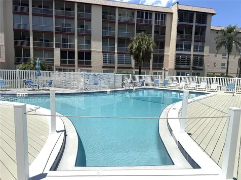 3915 Lake Bayshore Drive Bradenton FL 34205