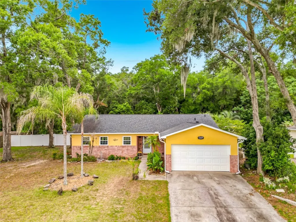 13530 Berkshire Court Grand Island FL 32735