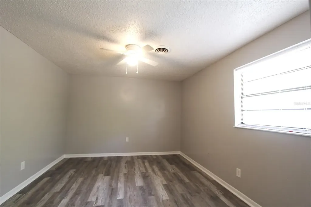 5647 20th Street Zephyrhills FL 33542