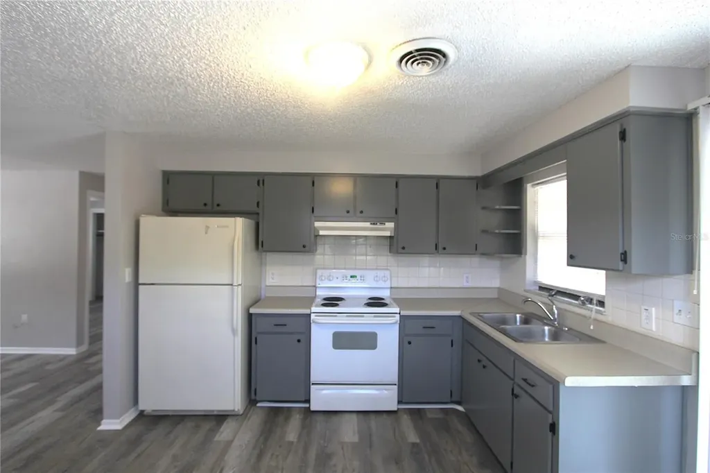 5647 20th Street Zephyrhills FL 33542