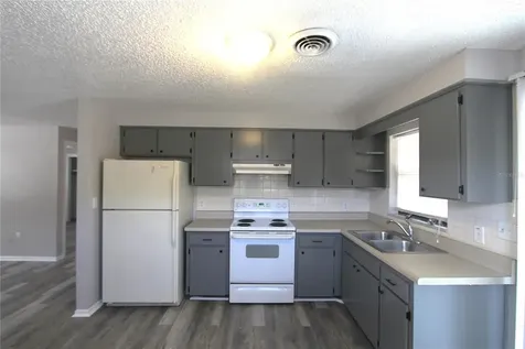 5647 20th Street Zephyrhills FL 33542