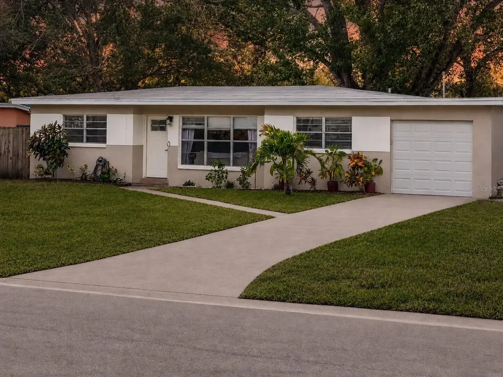 9064 93rd Street Seminole FL 33777