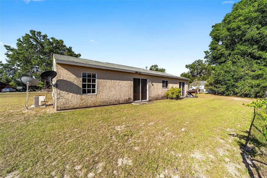325 Oak Track Course Ocala FL 34472