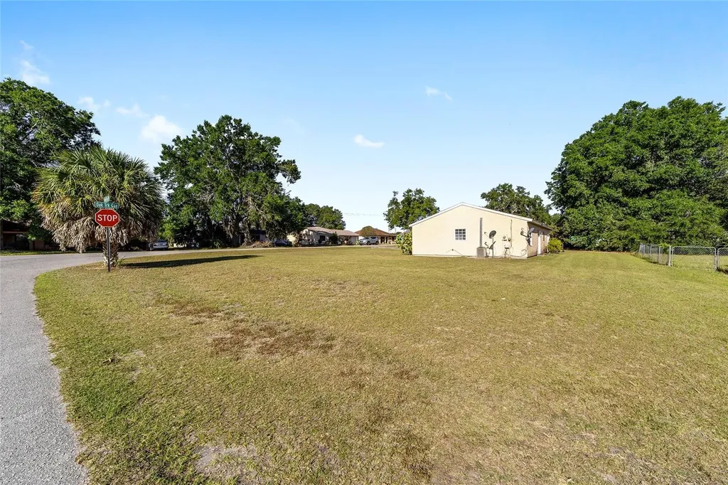 325 Oak Track Course Ocala FL 34472