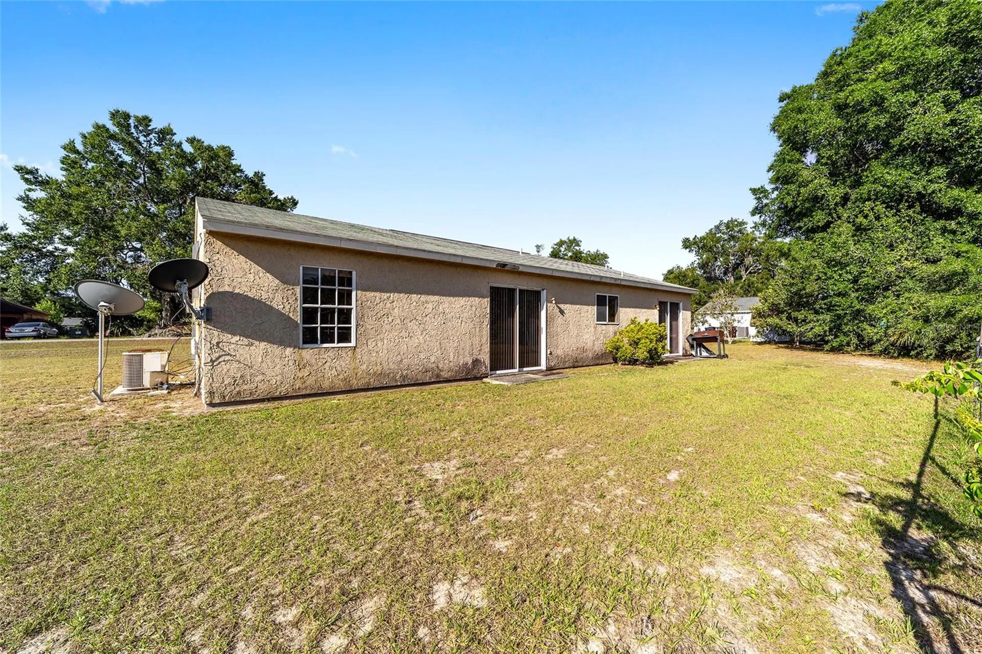 325 Oak Track Course Ocala FL 34472