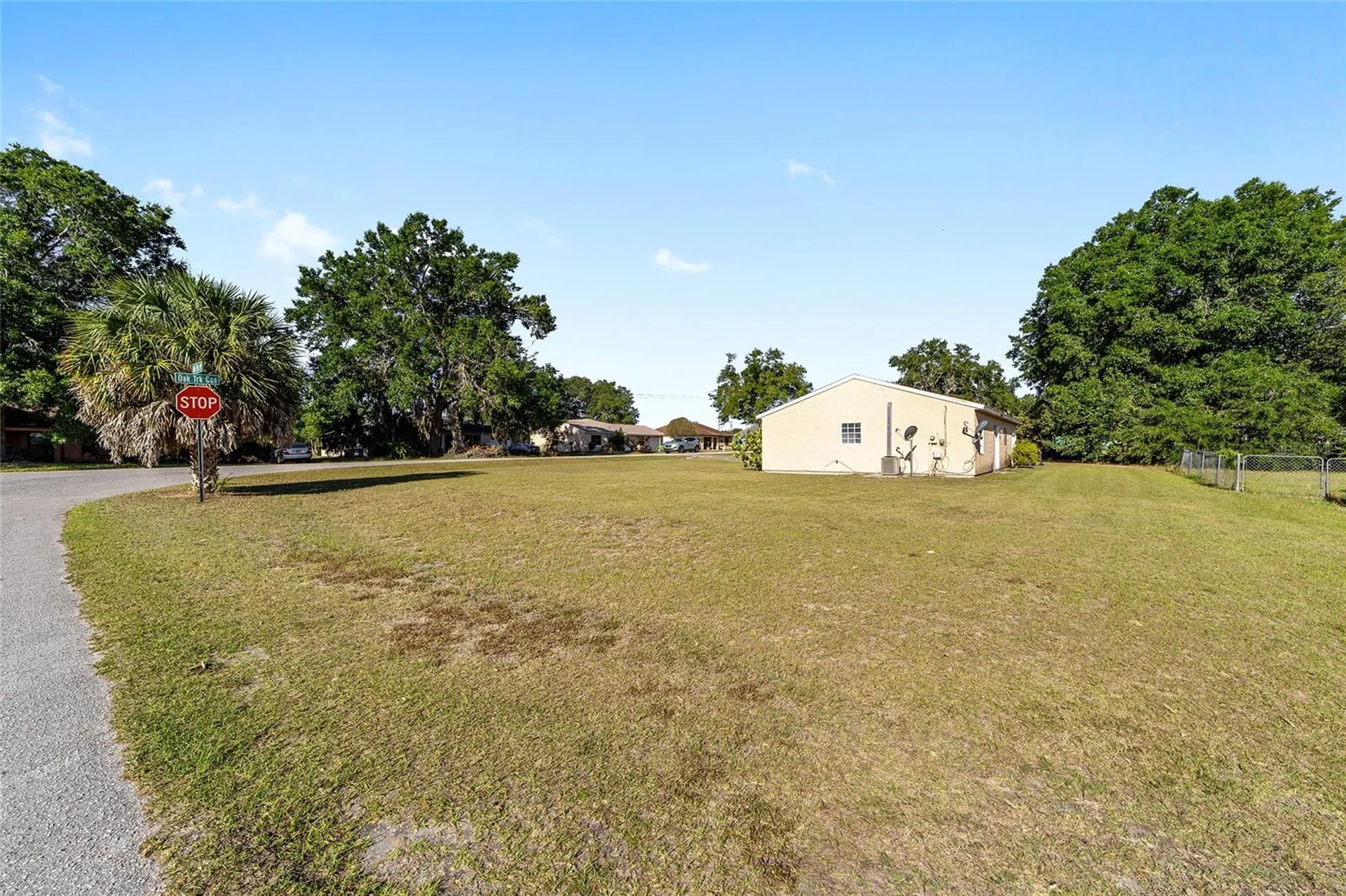 325 Oak Track Course Ocala FL 34472
