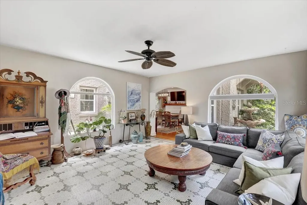 325 49th Street N St Petersburg FL 33710