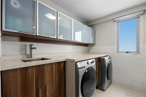 63 Mirsonia Street San Juan PR 00911