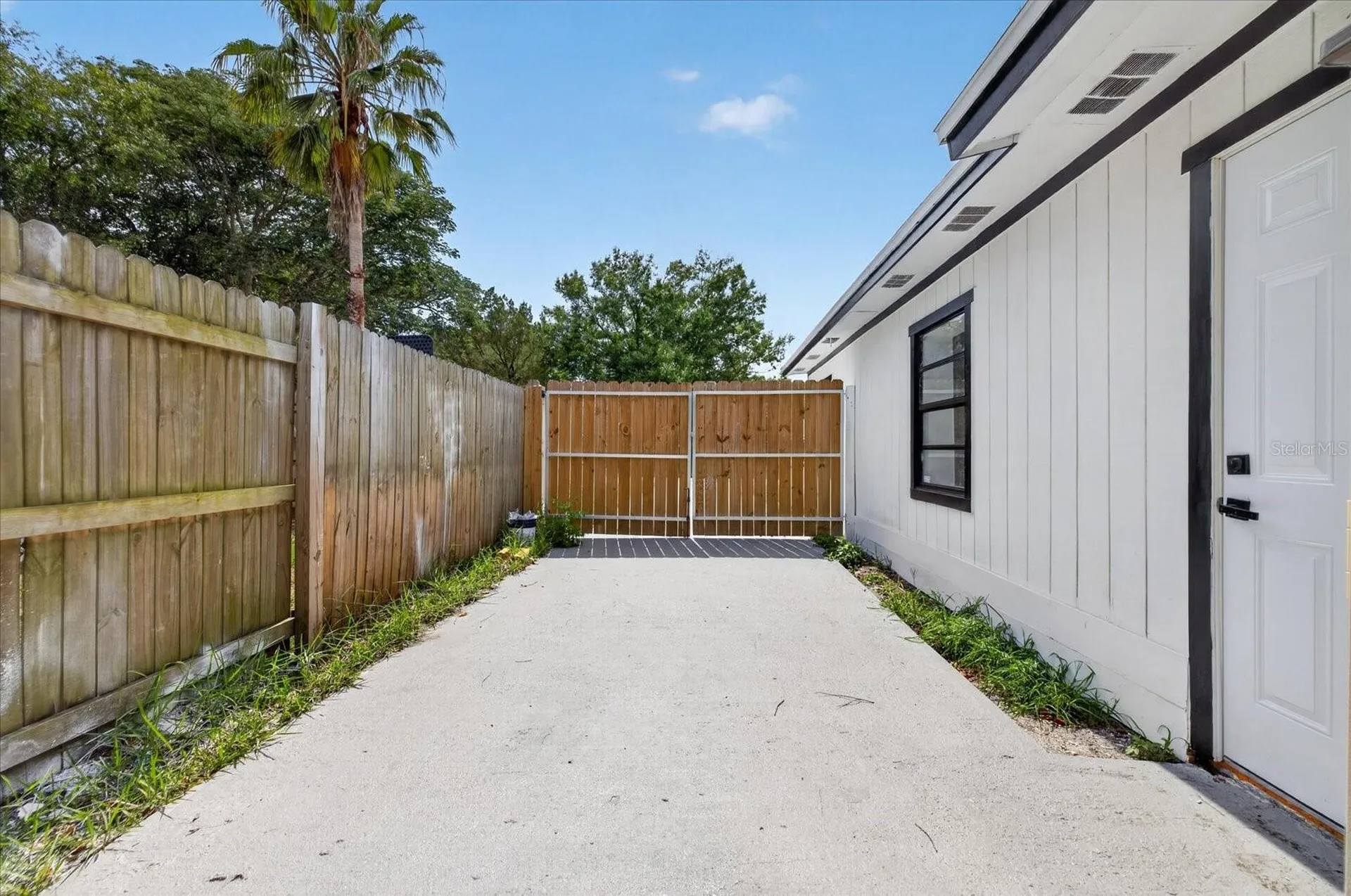9405 N Mary Avenue Tampa FL 33612