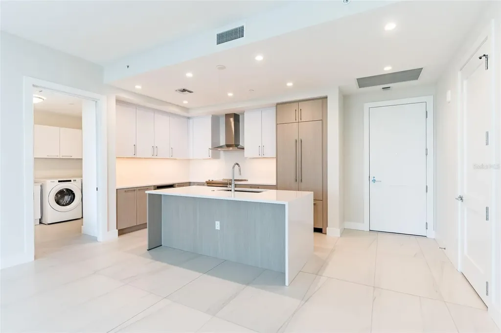 275 1st Avenue South St Petersburg FL 33701