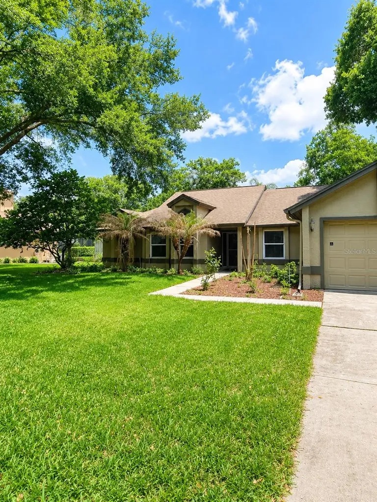 2067 Majestic Woods Boulevard Apopka FL 32712