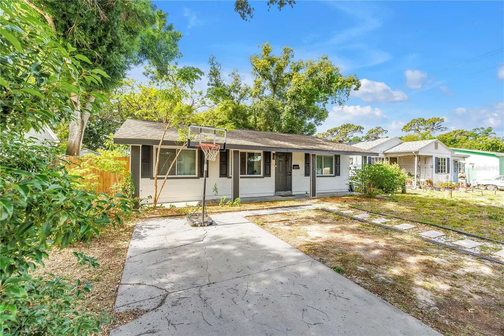 5034 2nd Avenue S St Petersburg FL 33707