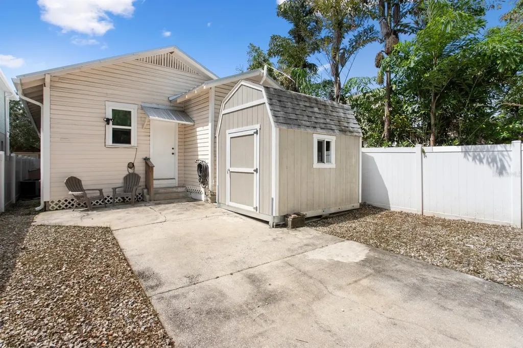 2119 W Spruce Street Tampa FL 33607